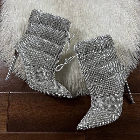 Steve Madden Women’s Size 6 US Silver‎ Rhinestone Cloak R Ankle Bootie Boot - Picture 1 of 12